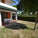 Comfortable Flat With Private Garden *