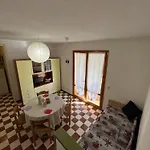 Comfortable Flat With Private Garden 公寓 比比翁