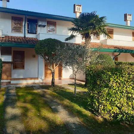 아파트 Comfortable Flat With Private Garden *