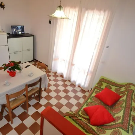Comfortable Flat With Private Garden *