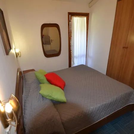 Comfortable Flat With Private Garden *