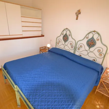 Comfortable Flat With Private Garden *